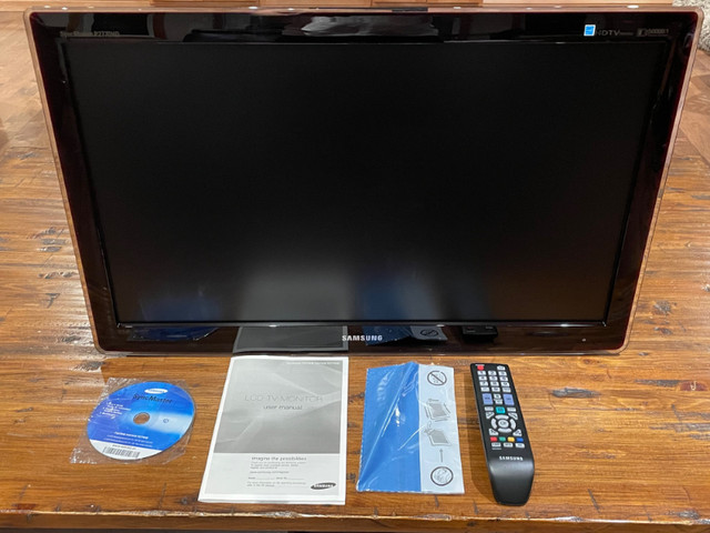 Samsung SyncMaster P2770HD 27" Widescreen LCD TV Monitor in TVs in Saskatoon