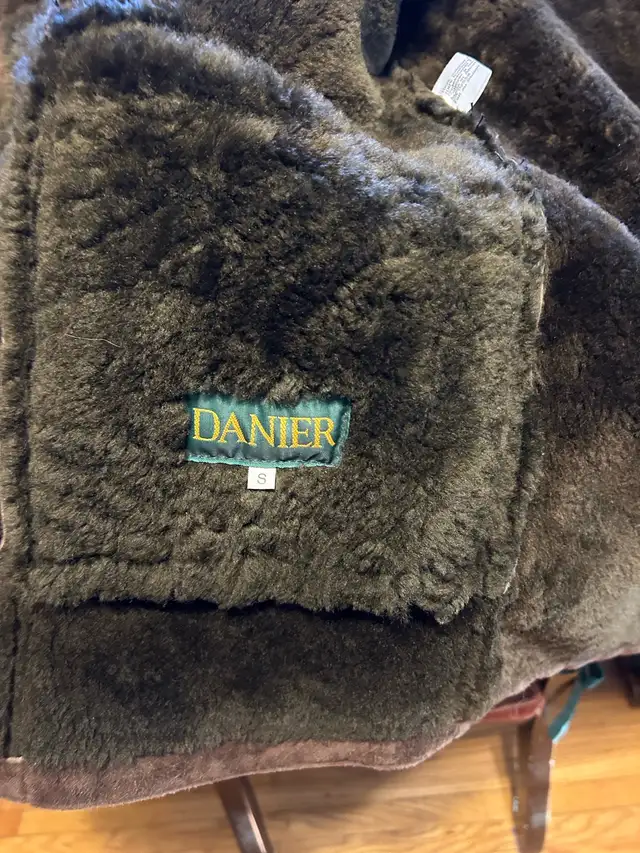 VTG Danier Brown Suede Double-Breasted Shearling Pea Coat, Sm in Women's - Tops & Outerwear in London - Image 5