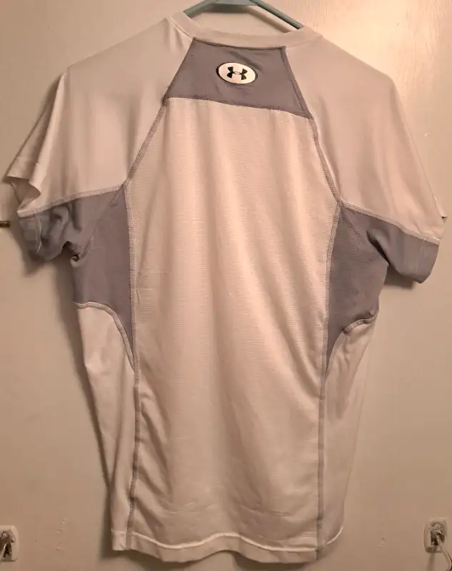 Under Armour Fitted HeatGear White Workout Shirt (MEDIUM)62865711920643121