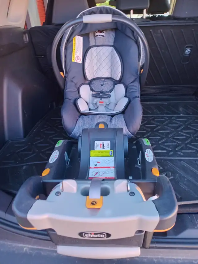 Chicco KeyFit 30 Infant Car Seat in Strollers, Carriers & Car Seats in Edmonton - Image 3