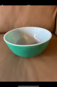 Vintage Green Pyrex Mixing Bowl 1940s