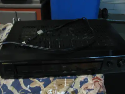 Modèle no ES.600PRO. AC120V-60Hz-170w. 18x12x3.5 po.
