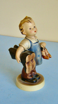 Vintage Berta Hummel Porcelain Figurine "Boots" 143/0  1949-1955