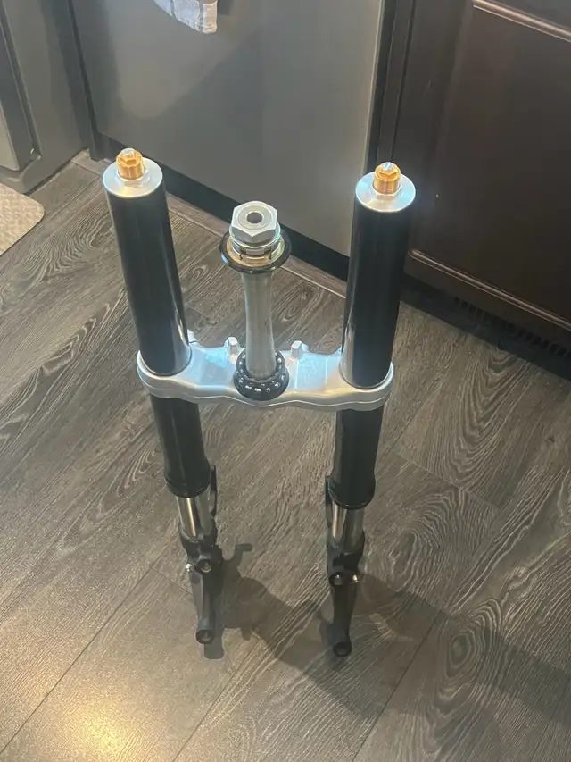 front forks and Lower tree for 2005 and newer  R6 Yamaha in Sport Bikes in Calgary - Image 4