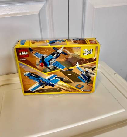 LEGO Creator 3 in 1 Propeller Plane 31099 in Toys & Games in Burnaby/New Westminster - Image 2