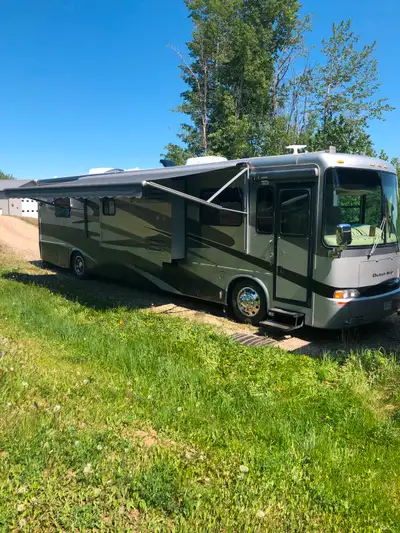 Cummins 8.3ISC, 350 HP, 3 slides,40ft.161,700 klms, spartan chassis, (New in 2023 radiator and fan,...