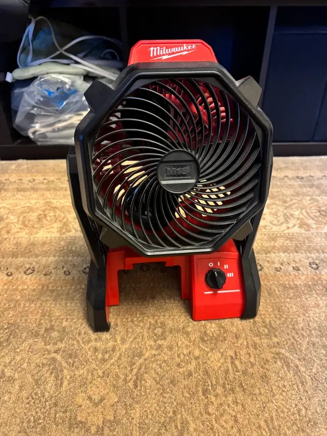Milwaukee M18 Jobsite Fan - LIKE NEW in Power Tools in Oakville / Halton Region - Image 2