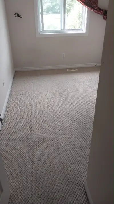 Single room with personal closet available for female only. Student or professionals are welcome. Cl...