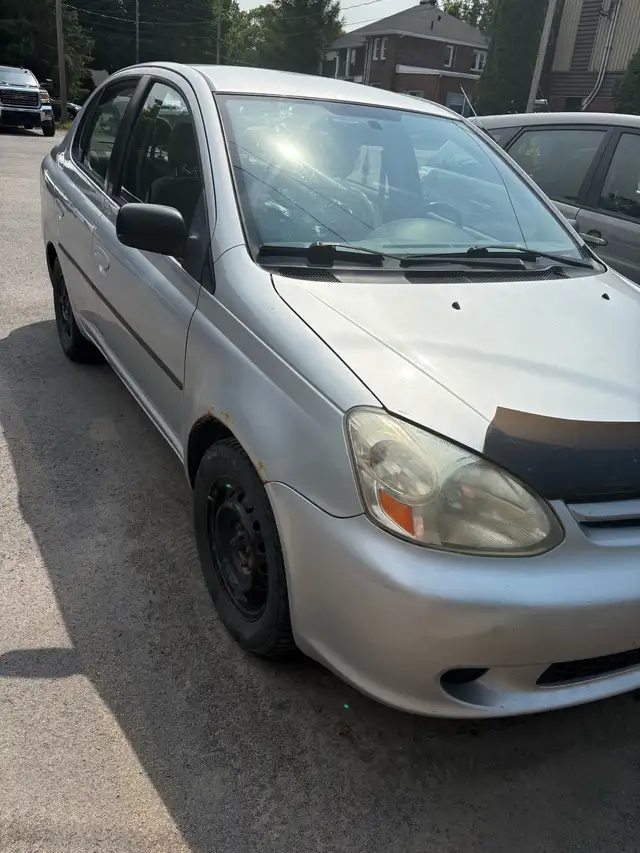toyota echo 2005497679070617282562