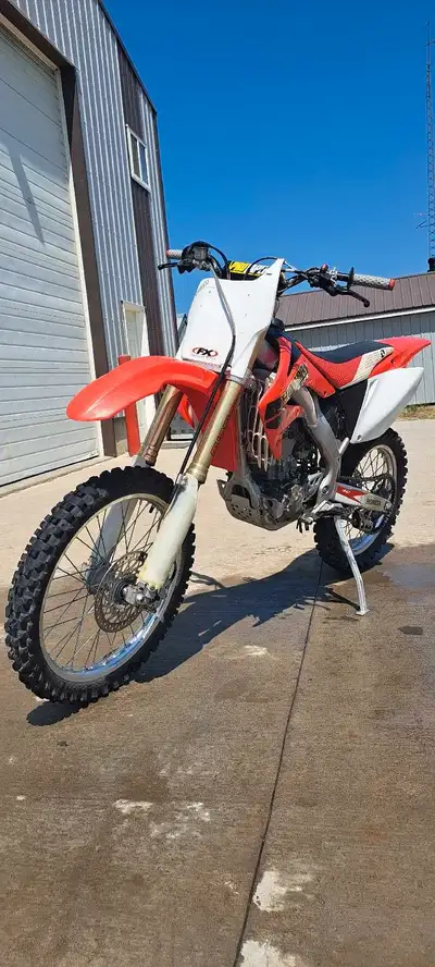 This is my 2006 CRF 250R it runs and drives great I've had it for a few years never had any problems...