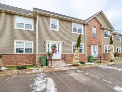 Available May 1st!! Red Sands Properties has available in Stratford an unfurnished townhouse located...