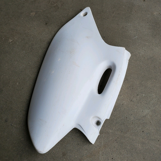 98-02 Yamaha YZ/WR 250F/400F/426F UFO Left Side Panel in Motorcycle Parts & Accessories in Brantford - Image 3