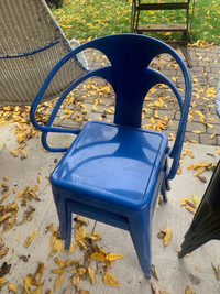 Set of 2 blue metal indoor/outdoor metal modern chairsC$100