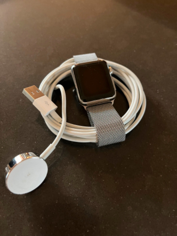 Apple Watch 38 mm dans Appareils électroniques  à Longueuil/Rive Sud