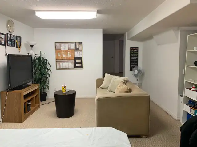 3 beds, 1 bath Basement, $1150, 5 min walk to SW Shawnessy Ctrai