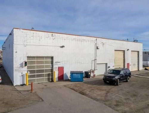 Airdrie Operating Truck Wash + Office + Mezzanine + Trailers in Commercial & Office Space for Rent in Calgary - Image 3
