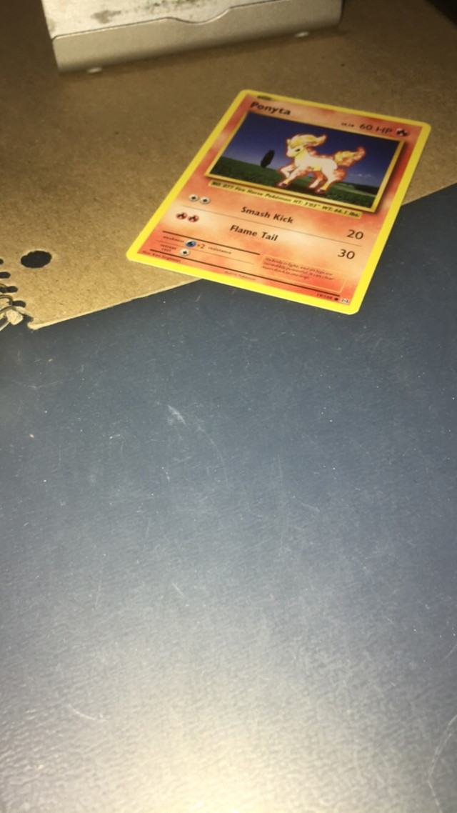 Random mystery Pokemon card of XY (100+card) dans Art et objets de collection  à Ville de Montréal - Image 3