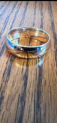 Men’s yellow gold wedding band ring size 9.5 10k gold