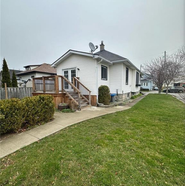 4 Bedroom 2 Bathroom House for Rent in Long Term Rentals in St. Catharines - Image 2