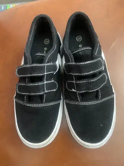 Kids Inf size 12 Airwalk Velcro Shoes great condition only $5.00, View more