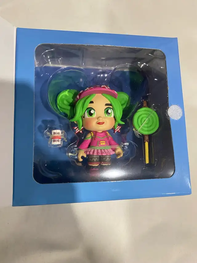 Fortnite Zoey Five Star Figure in Toys & Games in Oshawa / Durham Region - Image 3
