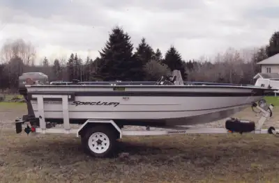 Bateau 16.5 pi. de longueur, 78 po. de largeur en aluminium soudé de marque Spectrum Pro Avenger ann...