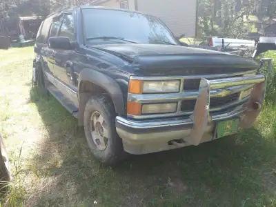 99 suburban 4x4 306km Body is in good condition Motor runs good Transmission is slipping but still d...