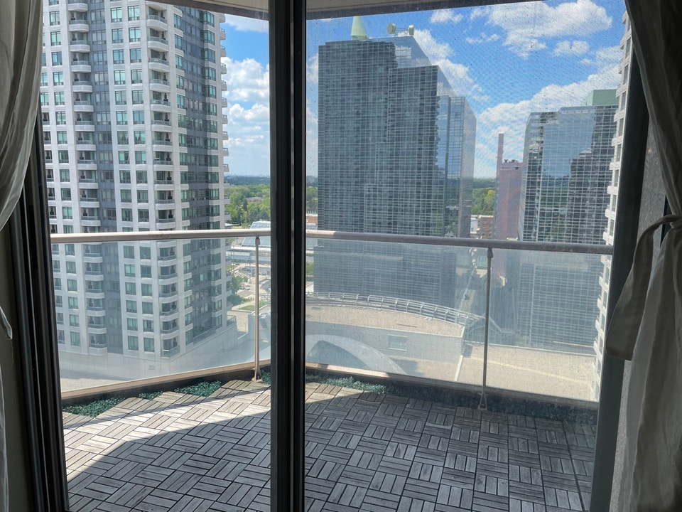 *Utilities Included* Empress Walk 2bd+2bth 4