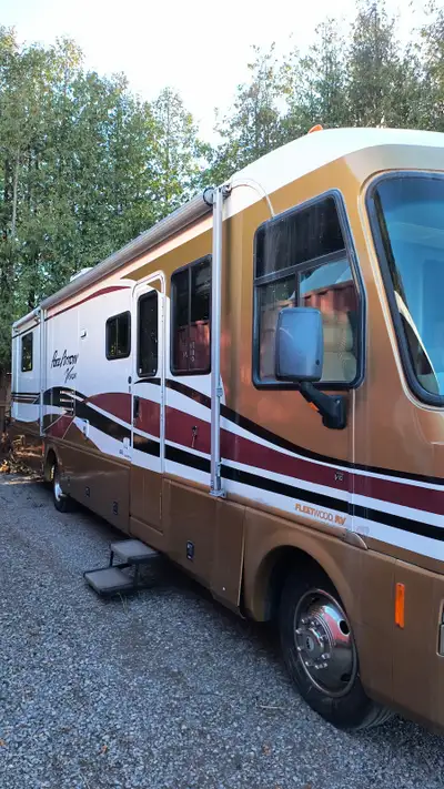 2000 Fleetwood PACE ARROW – Class A model 36B Purchased new by current owner – Chassis – Ford F-550,...