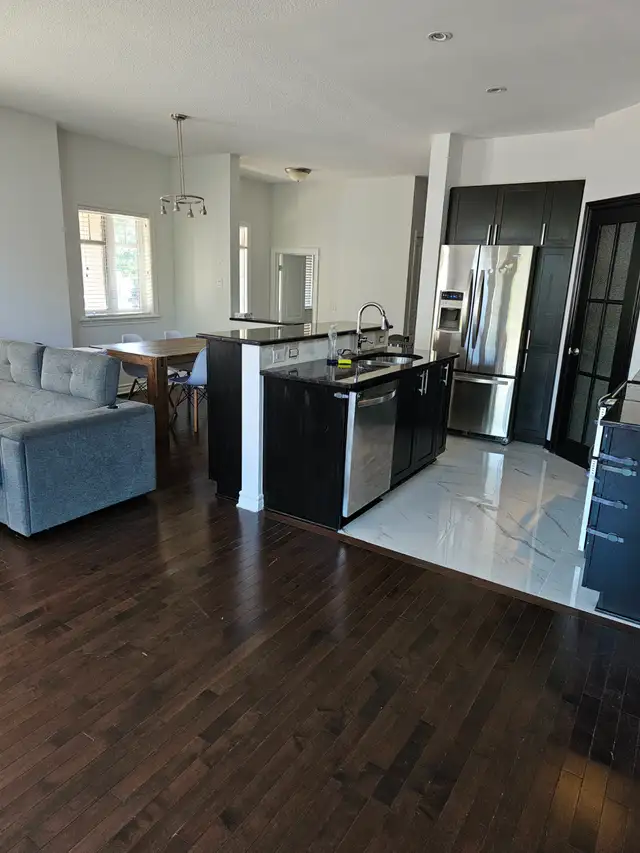 FULL KITCHEN - SOLID MAPLE DOORS **RENO478644236956487680