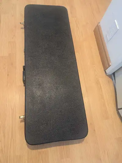 Excellent condition electric guitar hard case yorkville, View more