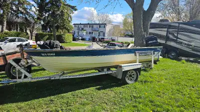 Boat year unknown. Works perfect. We're selling because my dad is not able to use it anymore.
