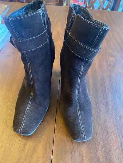 Aerosols Suede Woman’s ankle boots 7.5, View more