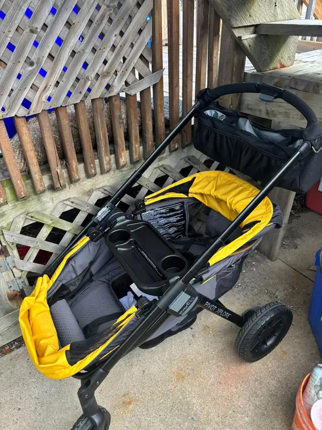 Evenflo pivot xplore all terrain stroller wagon.