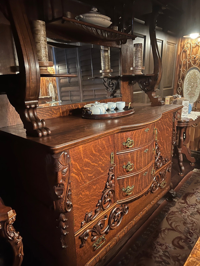 Dining Room Furniture  Style Victorian Antique Tiger Oak dans Art et objets de collection  à Ouest de l’Île