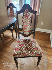 Dining room table +6chairs  almost antique $225 obo