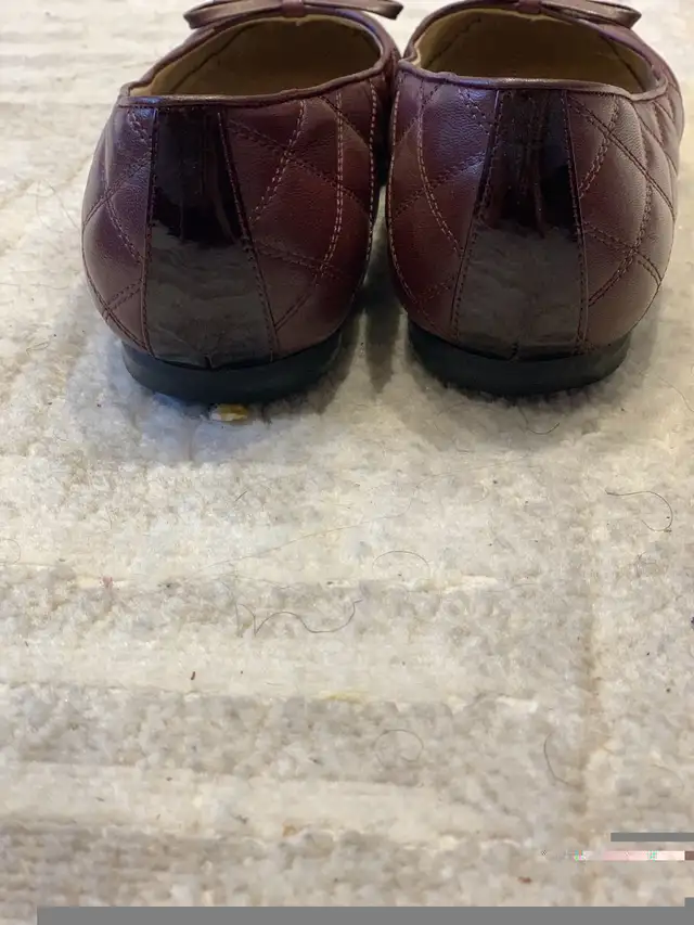 women maroon flat shoes size 10 in Women's - Shoes in City of Montréal - Image 4
