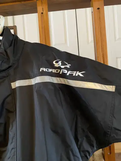 Ensemble pour femme comprenant manteau et salopette hydrofuge pour moto et 4 roues (VTT). Bandes réf...