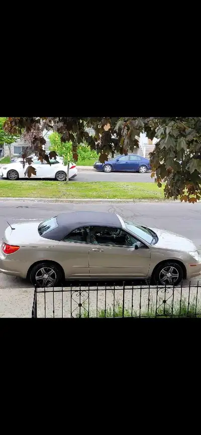 Chrysler Sebring 2008 , 2.4 l . Jamais accidenté, jamais conduit a la neige, 136000 Km , convertible...