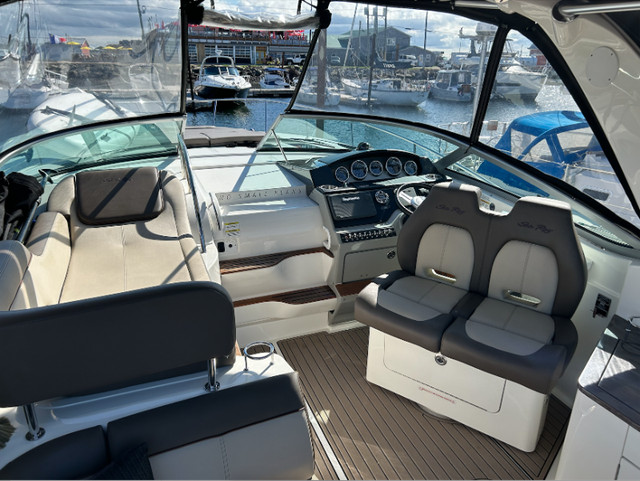 2014 SeaRay Sundancer for sale in Powerboats & Motorboats in Moncton - Image 3