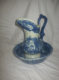 1970's Victoria Ware ironstone pitcher and bowl; pichet/bol