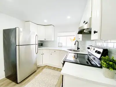 Renovated 2 Bedroom, 1 Bath (Lower level, Triplex) Available Nov 1st Location: Sudbury - Regent St &...