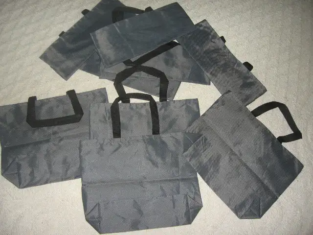 10 New Tote Bags in Other in Hamilton - Image 2