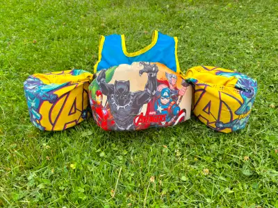 Toddler Swimming Water Wings, Floaty Vest. Avengers themed. In good condition. No rips or tears. Smo...