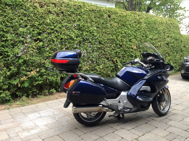 Honda St1300…Belle moto…Prête pour la saison…71,600 kilos. dans Routières sportives  à Laval/Rive Nord - Image 4