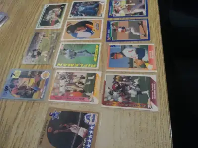 x12 Cartes mixed NBA NFL MLB Sports Trading Cards Livraison non-disponible. Je suis a 2 coins de rue...