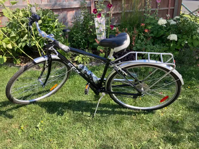 CCM Lucerne Men's 700C Comfort Bike in Road in Calgary - Image 3