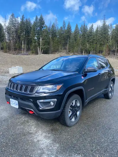 2017 Jeep compass Trailhawk 4×4 2nd owner Oil change done every 5000km 2.4L I4 engine Automatic 9 Sp...