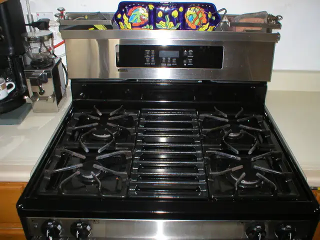 FOUR OVEN CUISINIÈRE POELE KITCHEN STOVE CUISINE PROPANE VALVE in Stoves, Ovens & Ranges in Longueuil / South Shore - Image 3