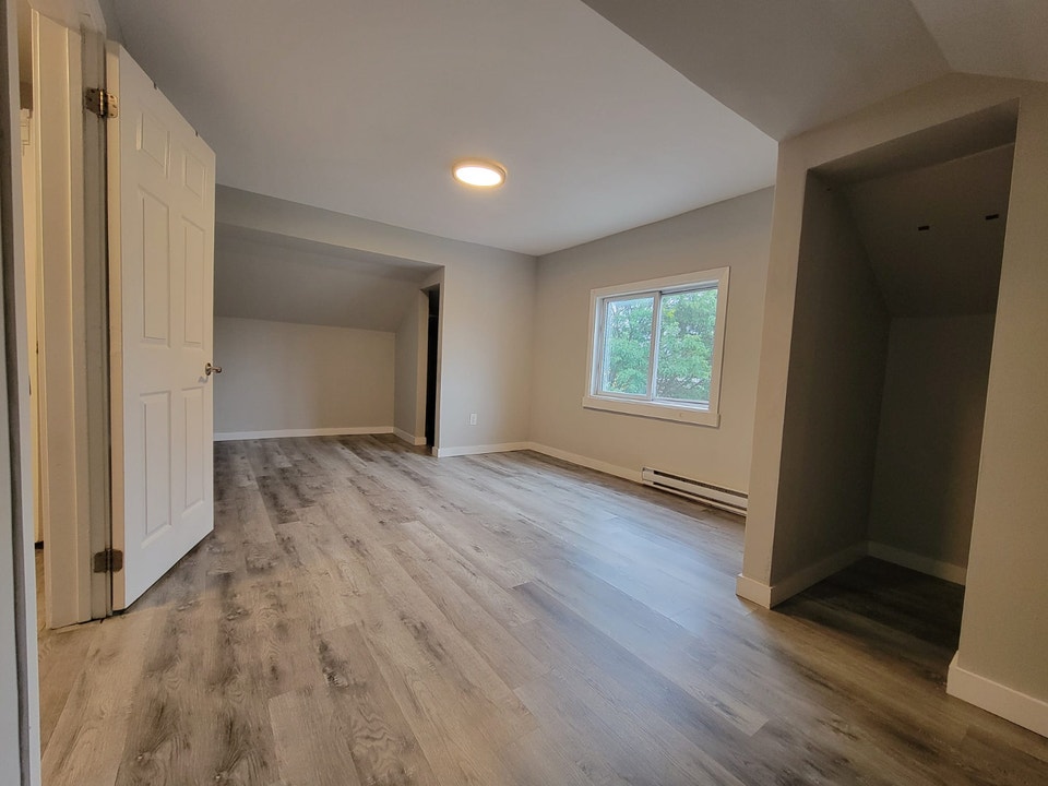 Renovated 3-Bedroom Student Rental–Wortley Village-$1800-Oct 1st 4